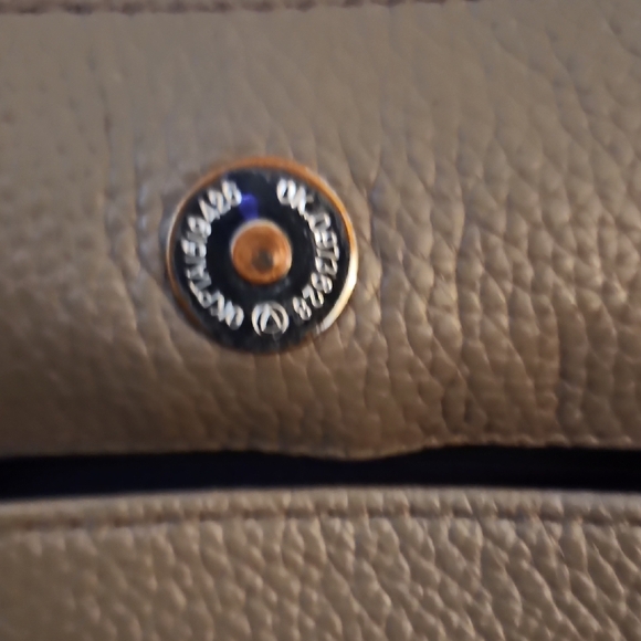 Michael Michael Kors Jet Set Chain Leather Tote. - Picture 13 of 16